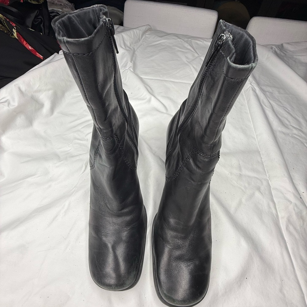 Nine West leather boots. Comfy bottom